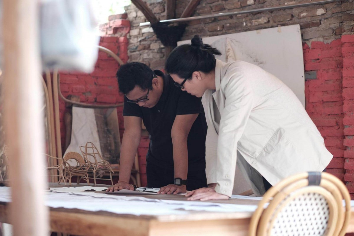 Seniman Dibalik Hela Rotane